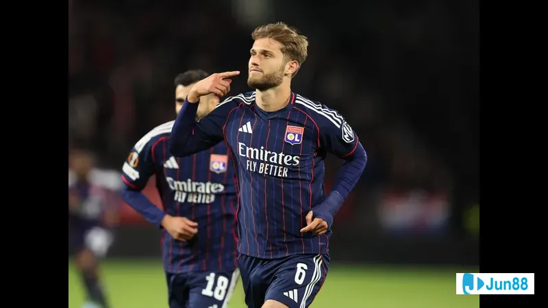 Cầu thủ Lyon vượt qua cầu thủ Salzburg bằng kỹ thuật đi bóng tinh tế - "Lyon" vs…