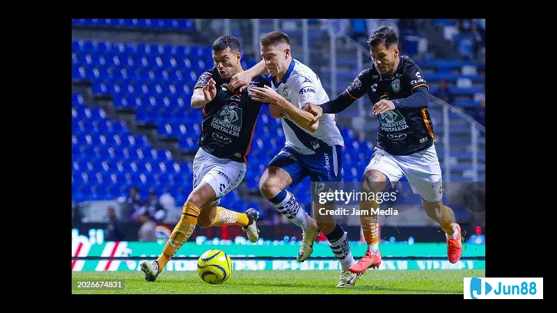 Hình ảnh trận đấu giữa Puebla và Pachuca với sự căng thẳng đỉnh cao