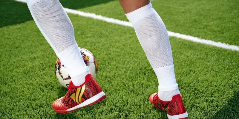 Cầu thủ thi đấu ở vị trí IDM trong bóng đá