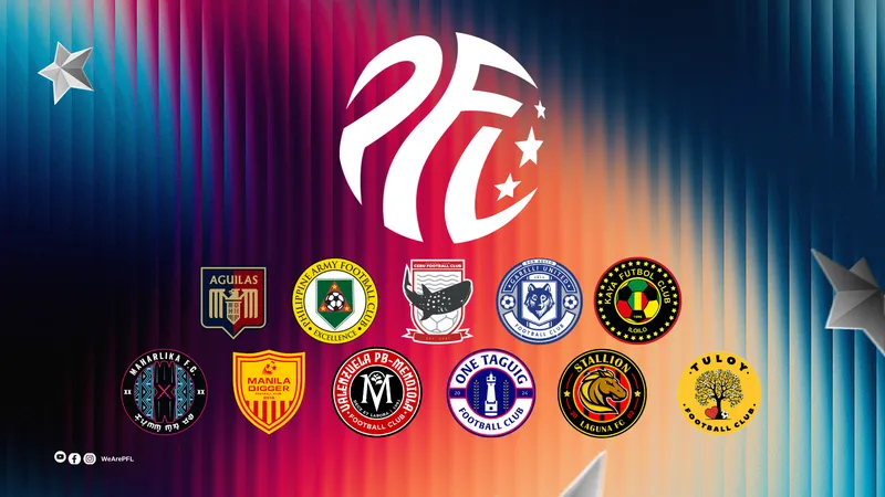 Cầu thủ Philippine Army đang tranh chấp bóng với cầu thủ Manila Digger trên sân cỏ