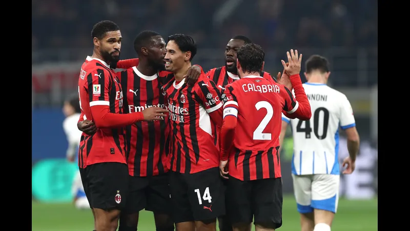 AC Milan vs Sassuolo trong trận đấu bóng