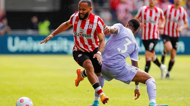 Brentford và Leeds trong trận đấu sôi động