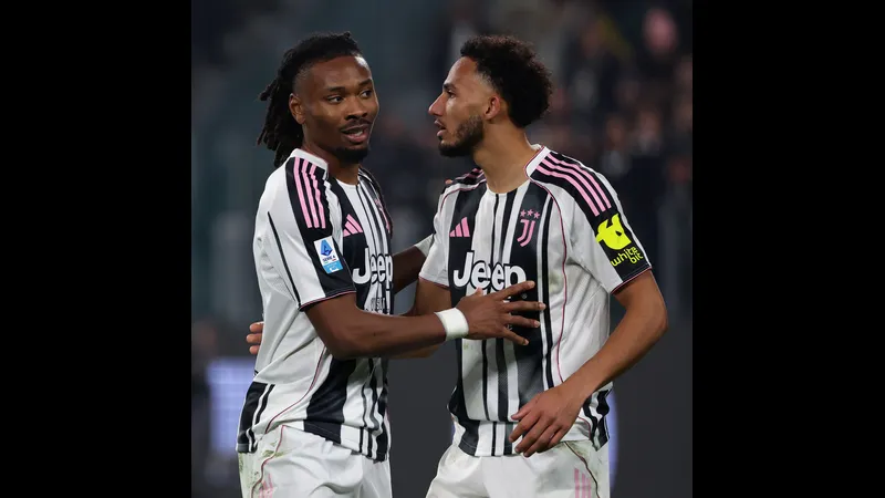 Trận đấu bóng đá giữa Pisa và Juventus