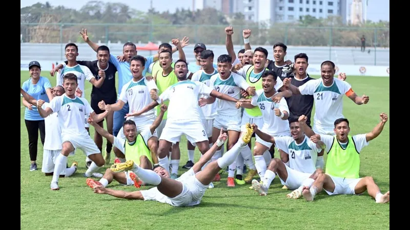 Cầu thủ Meghalaya phòng ngự quyết liệt trước Services Cầu thủ Meghalaya phòng ngự quyết liệt trước Services